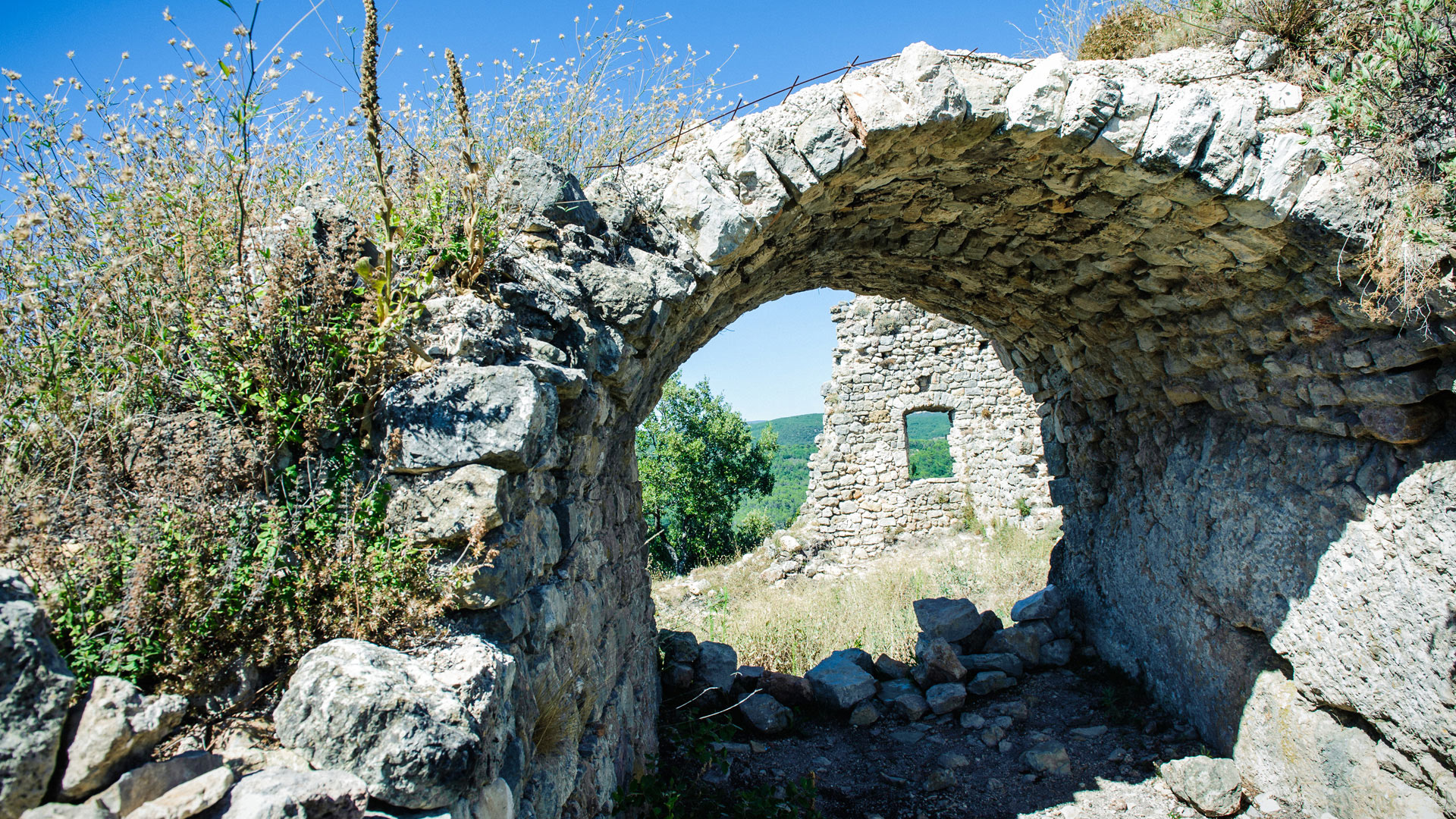 chateaudelagarde-ruines-2